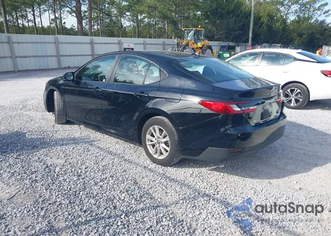2025 Toyota Camry Le z USA, uszkodzony, nr VIN 4T1DAACK0SU501348